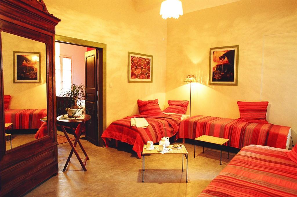La Cle Des Chants Vergeze Room photo